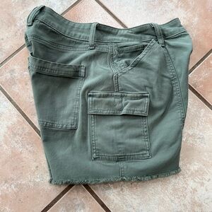 Maurice’s women’s canvas carpenter mid rise shorts size 6